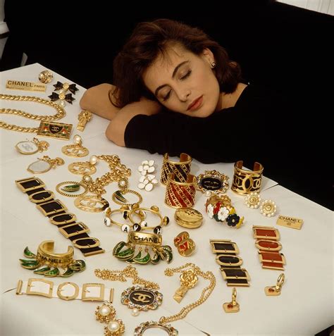 kostüm chanel|chanel costume jewelry history.